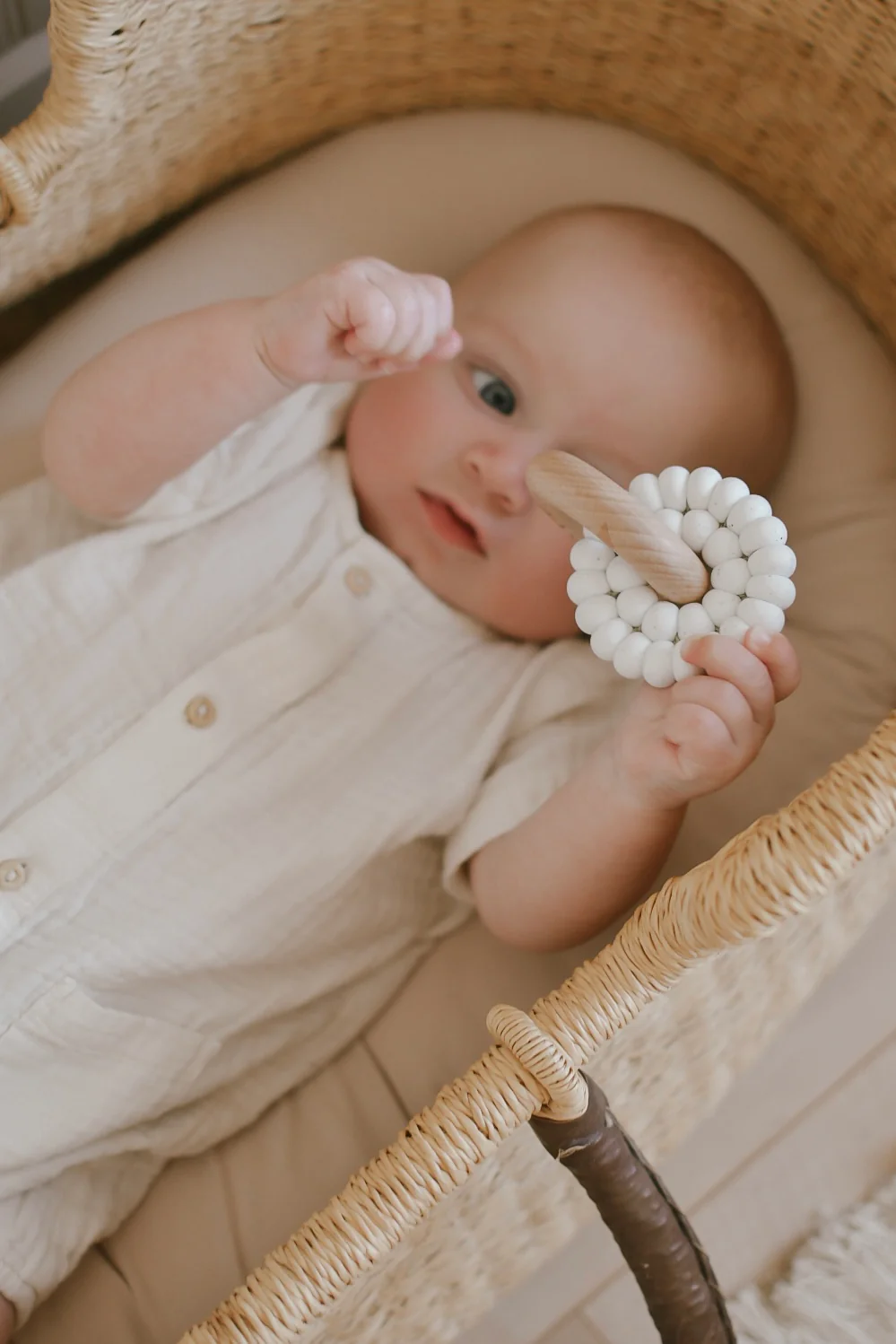 Anneau de dentition en bois et silicone - Blanc – Image 2