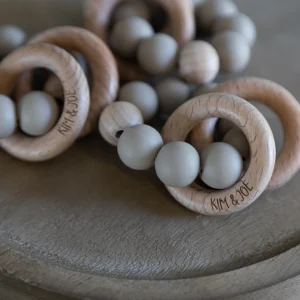 Anneau de dentition en bois et silicone taupe
