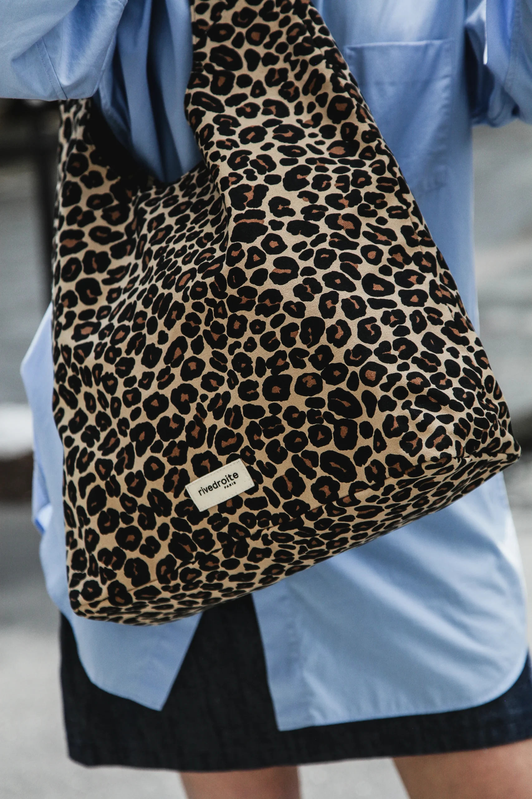 Richelieu le sac hobo - Polycoton Recyclé Léopard Beige – Image 4