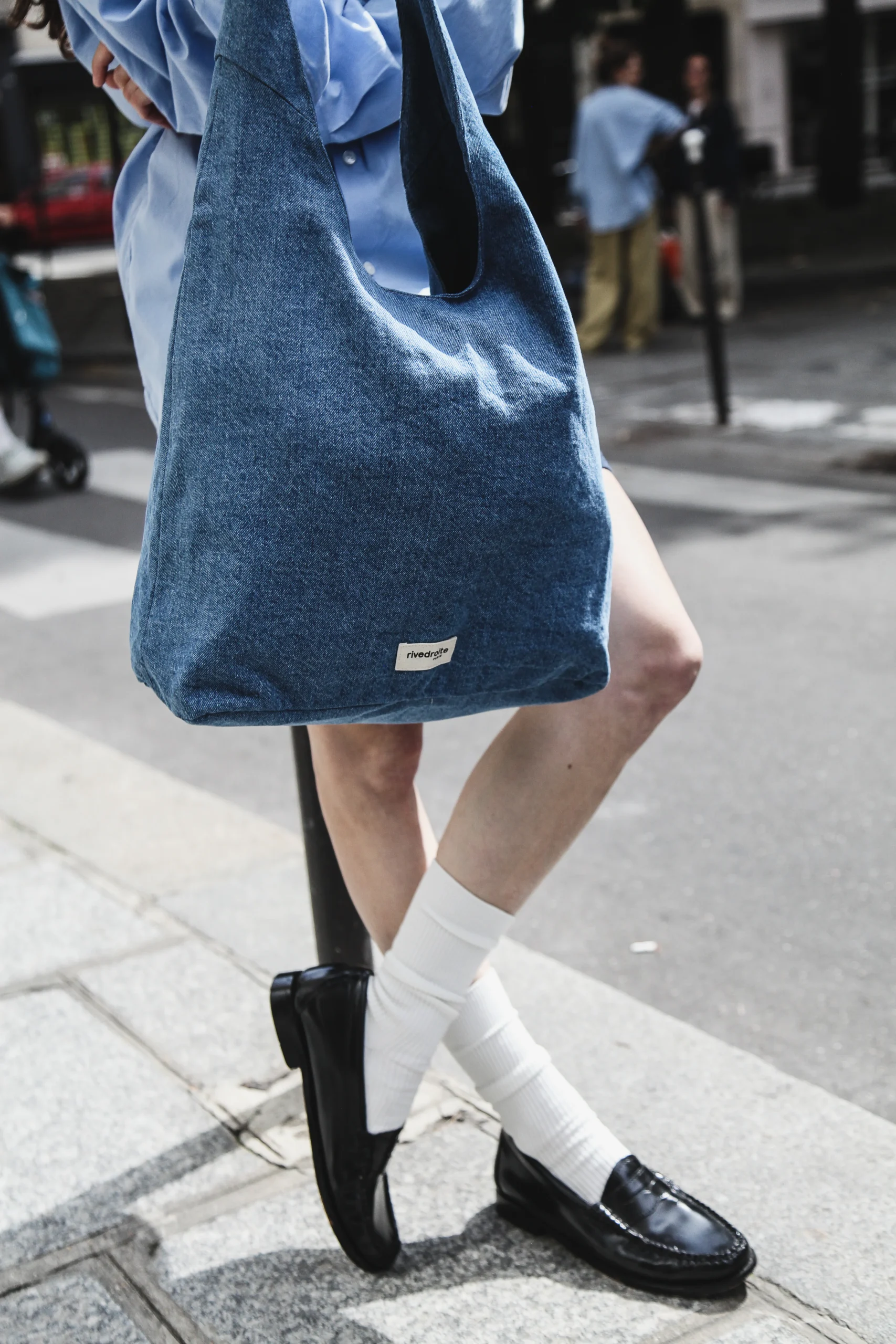 Richelieu le sac hobo - Denim Clair recyclé – Image 4