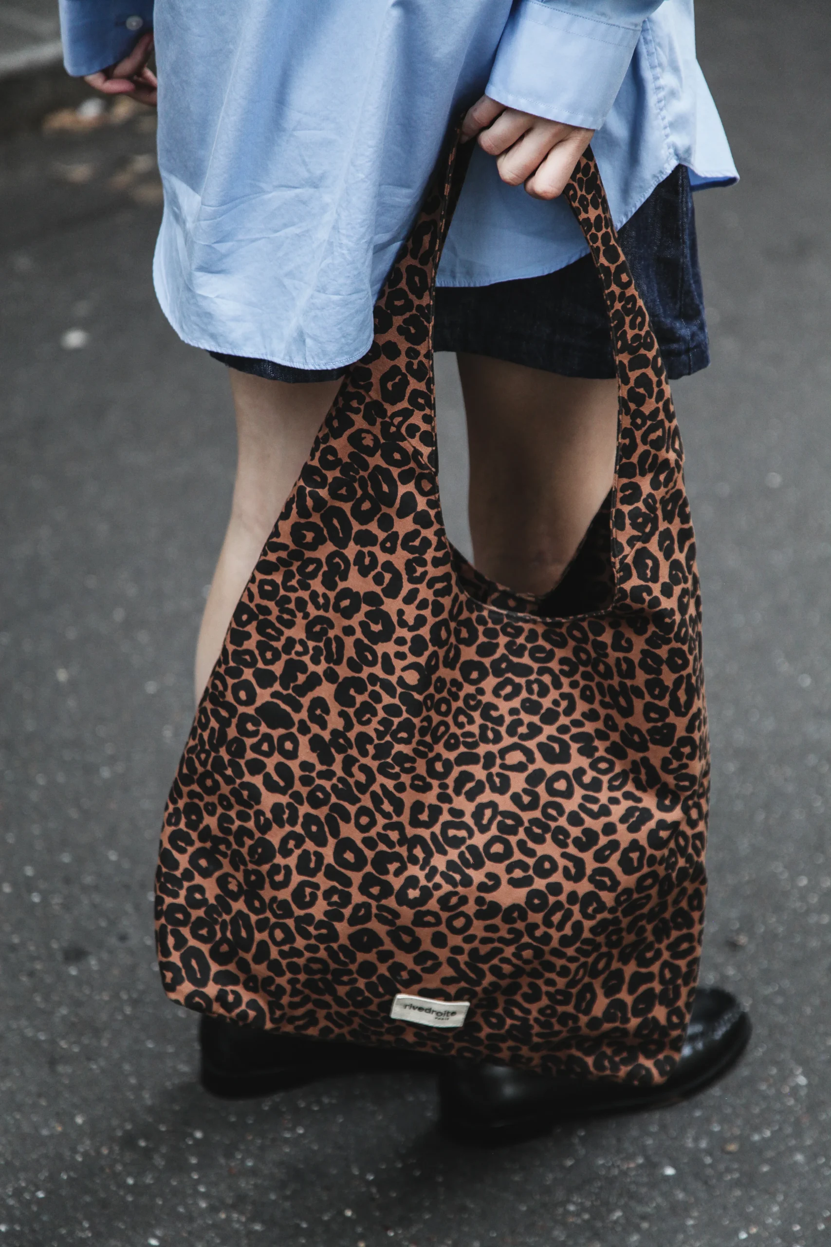 Richelieu le sac hobo - Polycoton Recyclé Léopard – Image 3